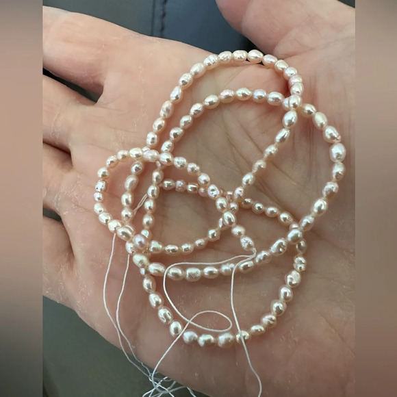 Teeny Besutiful Unstrung Pearls Jewelry Making - Picture 1 of 4